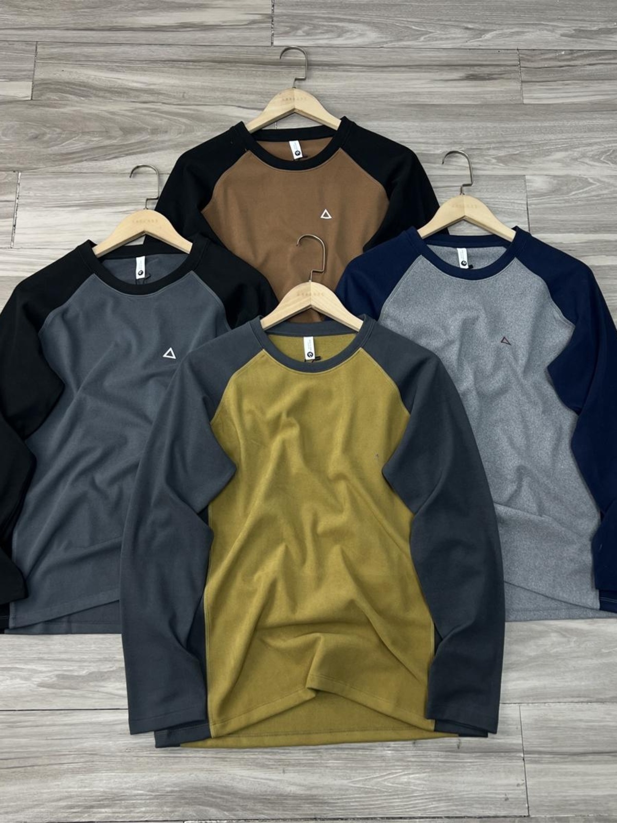Outdoor Power Source - Dubbelzijdige merinowollen hoodie met schouderinzet, sportieve
